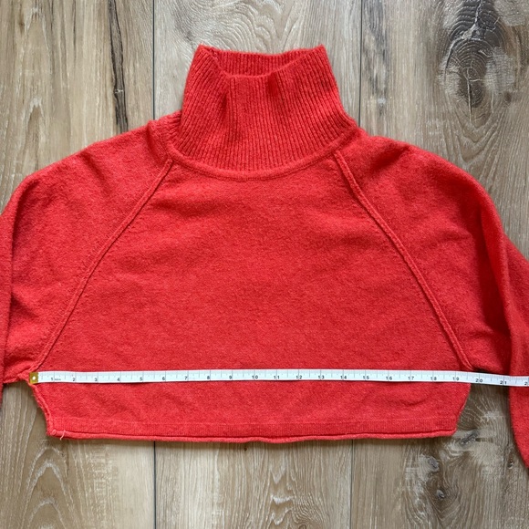 Urban Outfitters Kyla Cropped Turtleneck Sweater - Picture 13 of 16